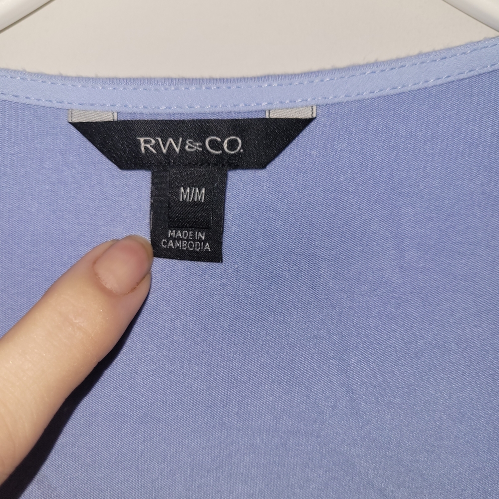 RW&CO Floral Blue V Neck Blouse Flutter Sleeve Romantic Top M - Picture 5 of 7